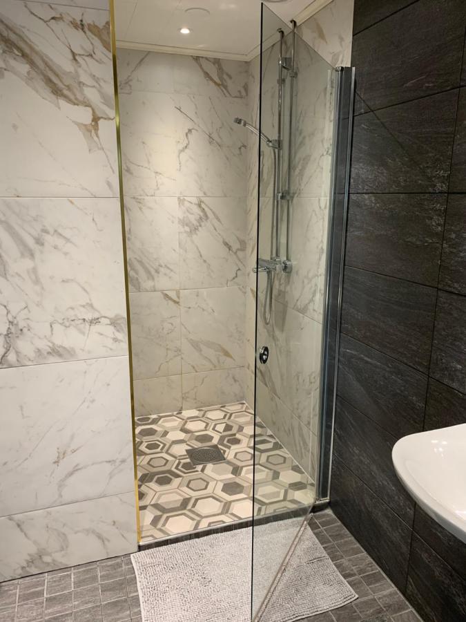 Wherever Mini Hostel Рованиеми Экстерьер фото